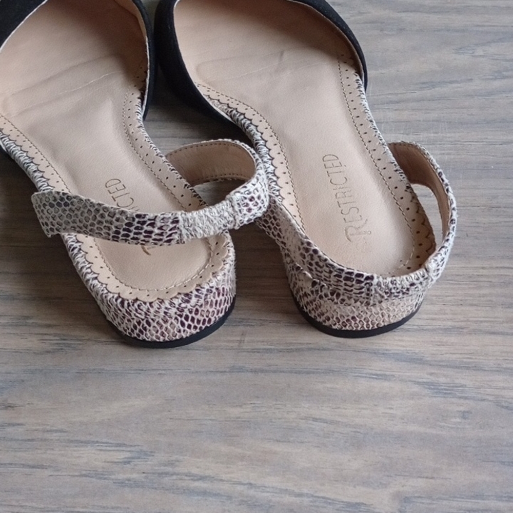 Restricted Black Flats with Suede-Like Finish - Picture 4 of 6